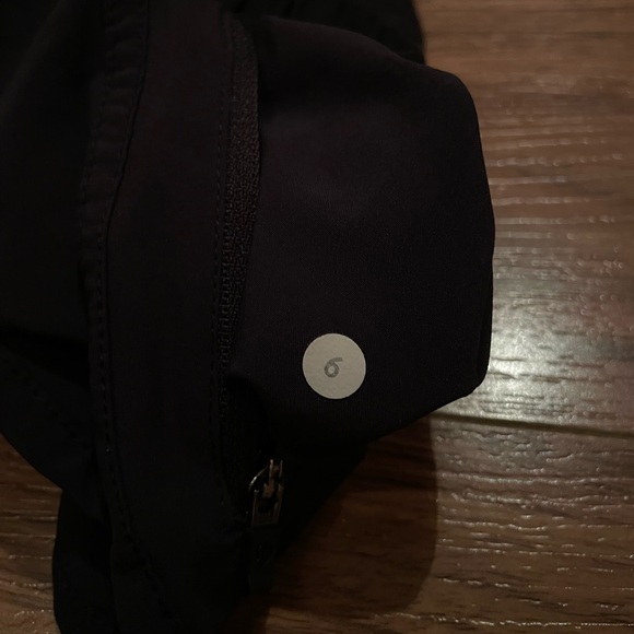 black lululemon athletica shorts - Picture 3 of 3